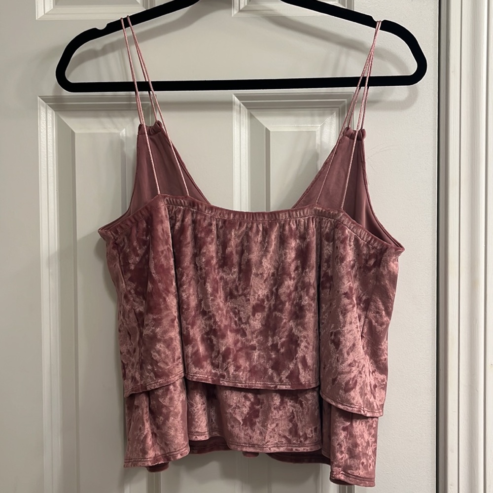 Express Cropped Flowy Top - Picture 2 of 3
